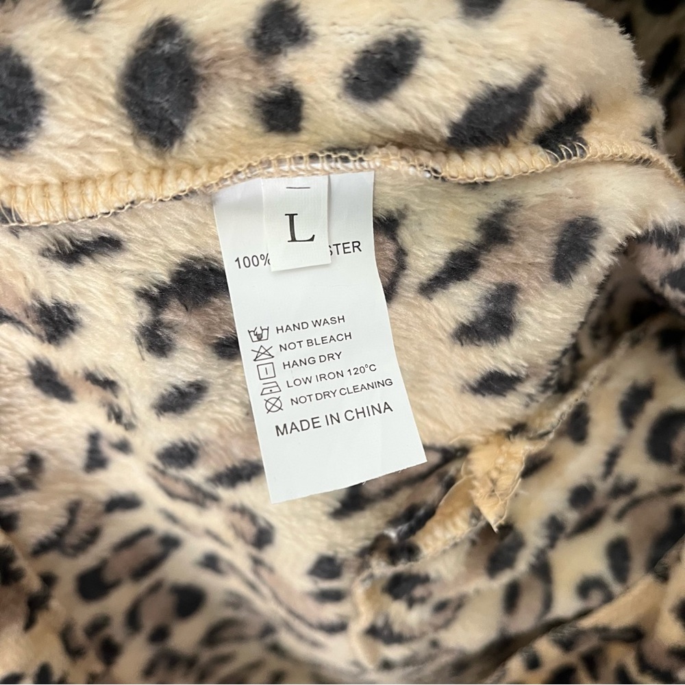 Faux Cheetah Print Large Collared Jacket with Pockets - Picture 6 of 6